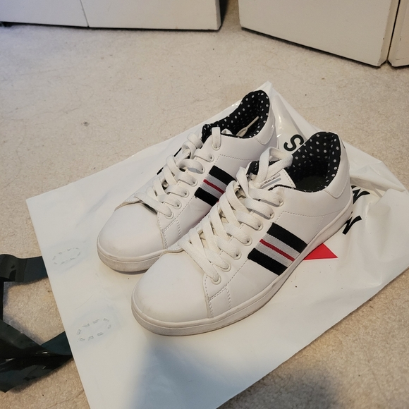 Mickey mouse disney collection white sneakers - Picture 1 of 4